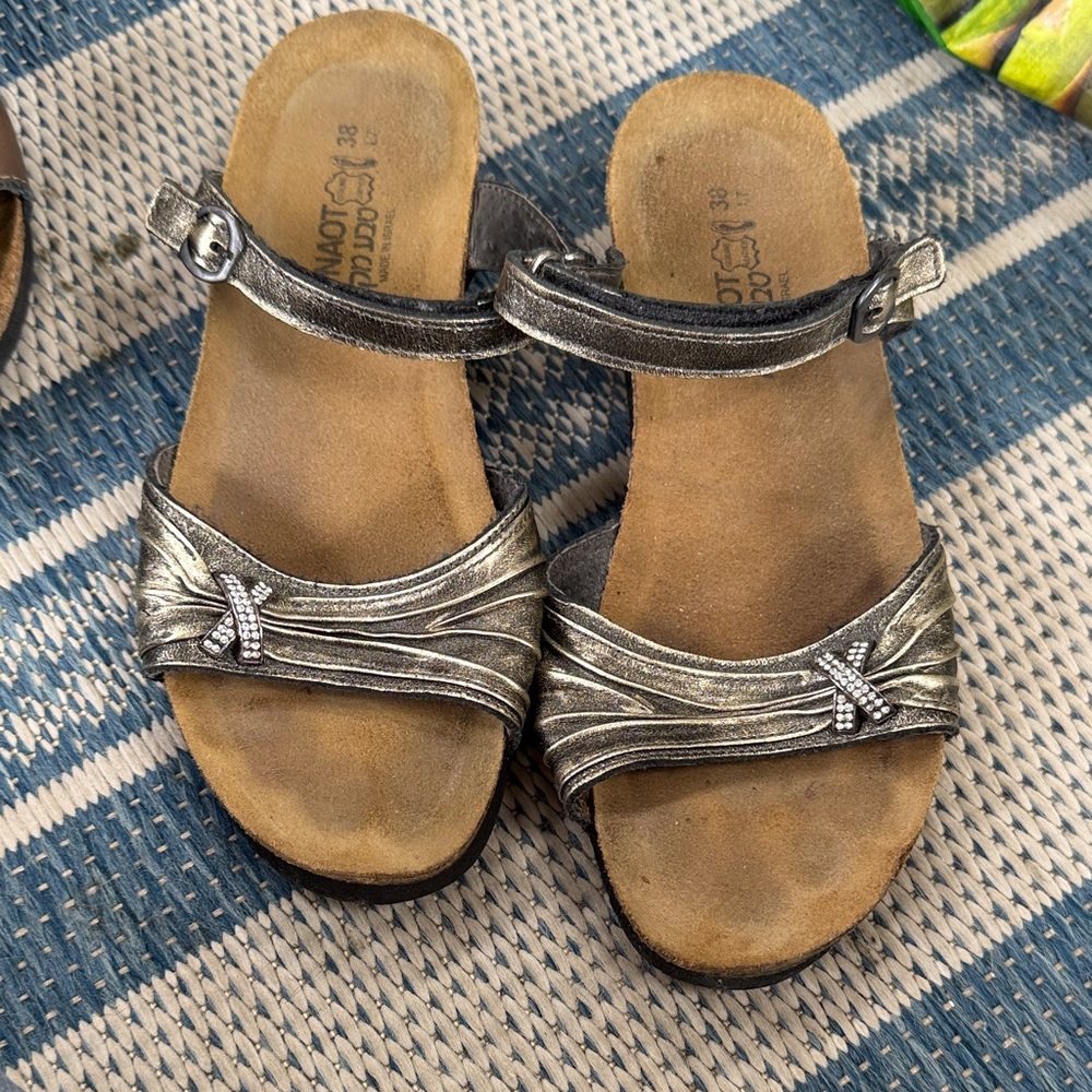 Elegant Naot Antique Gold Women's Sandals